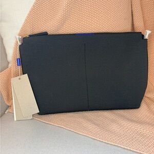 Rothy’s Daily Crossbody in Ink & Ivory NWT